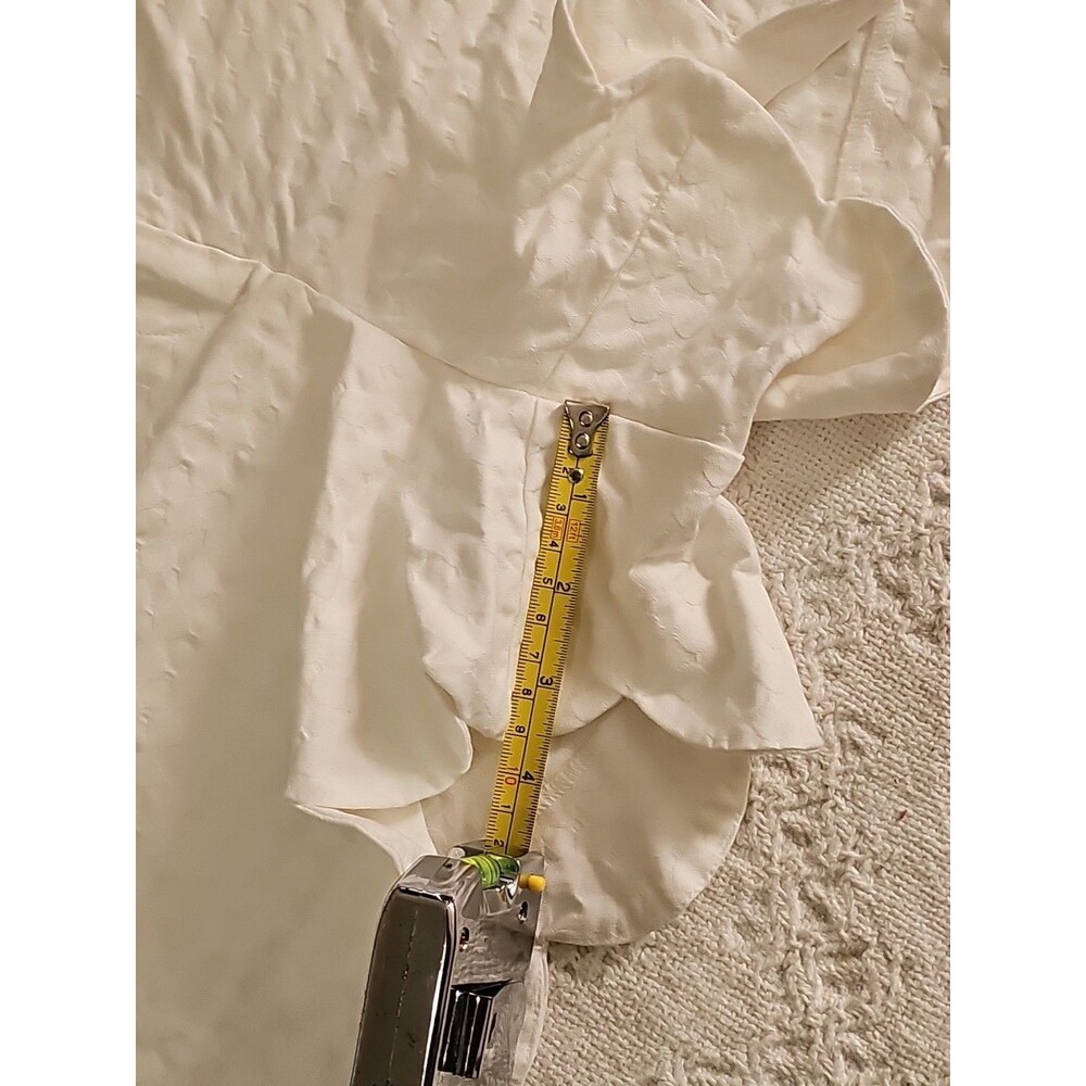 Crown & Ivy Shelby Women's White Shorts w Pockets see measurements Size 8 - Picture 9 of 10